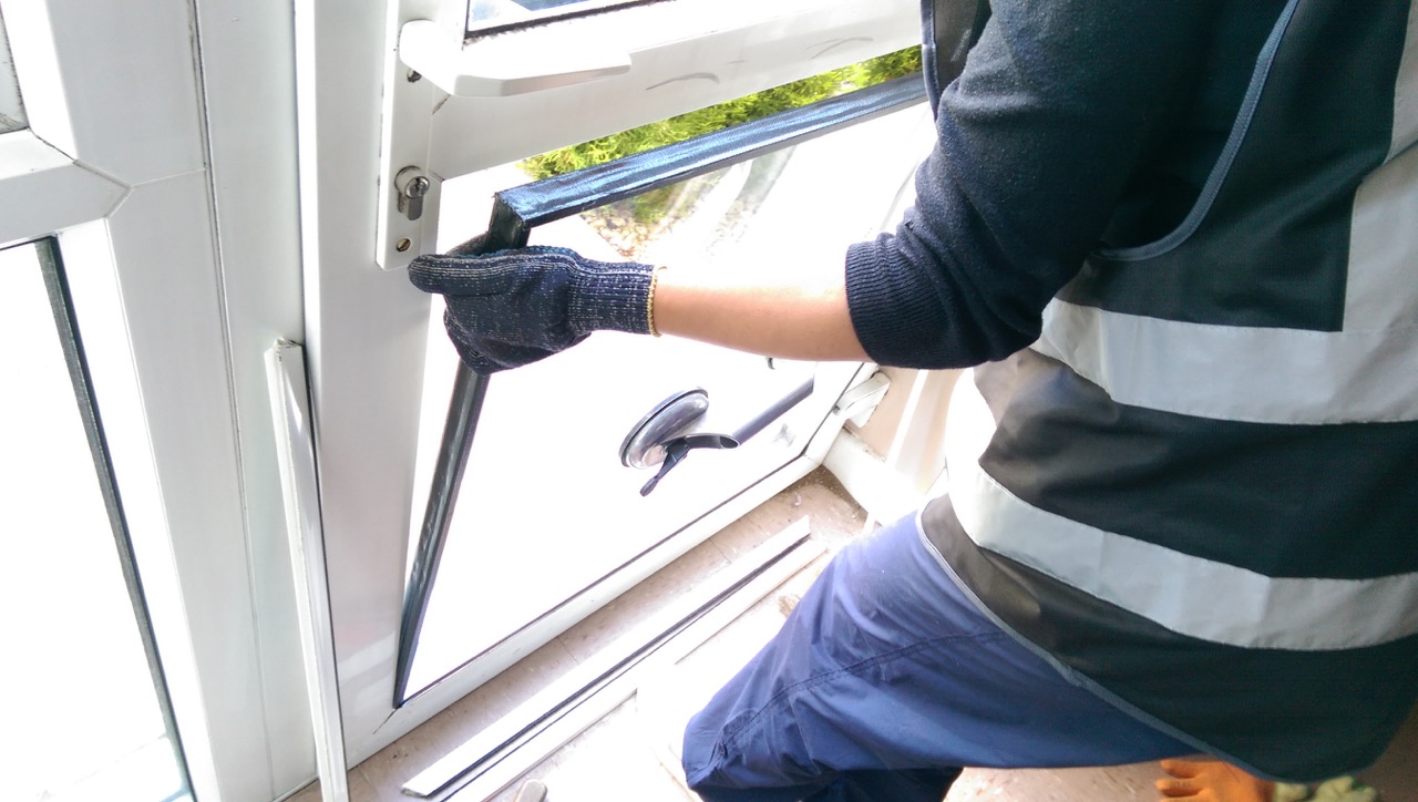 تعمیر پنجره دوجداره با گارانتی | رفع خرابی UPVC
